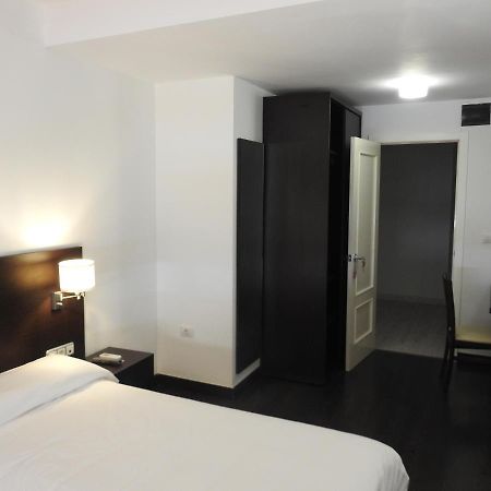 Hostal Meson De Paco Cariñena Buitenkant foto