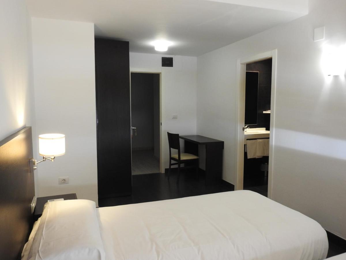Hostal Meson De Paco Cariñena Buitenkant foto
