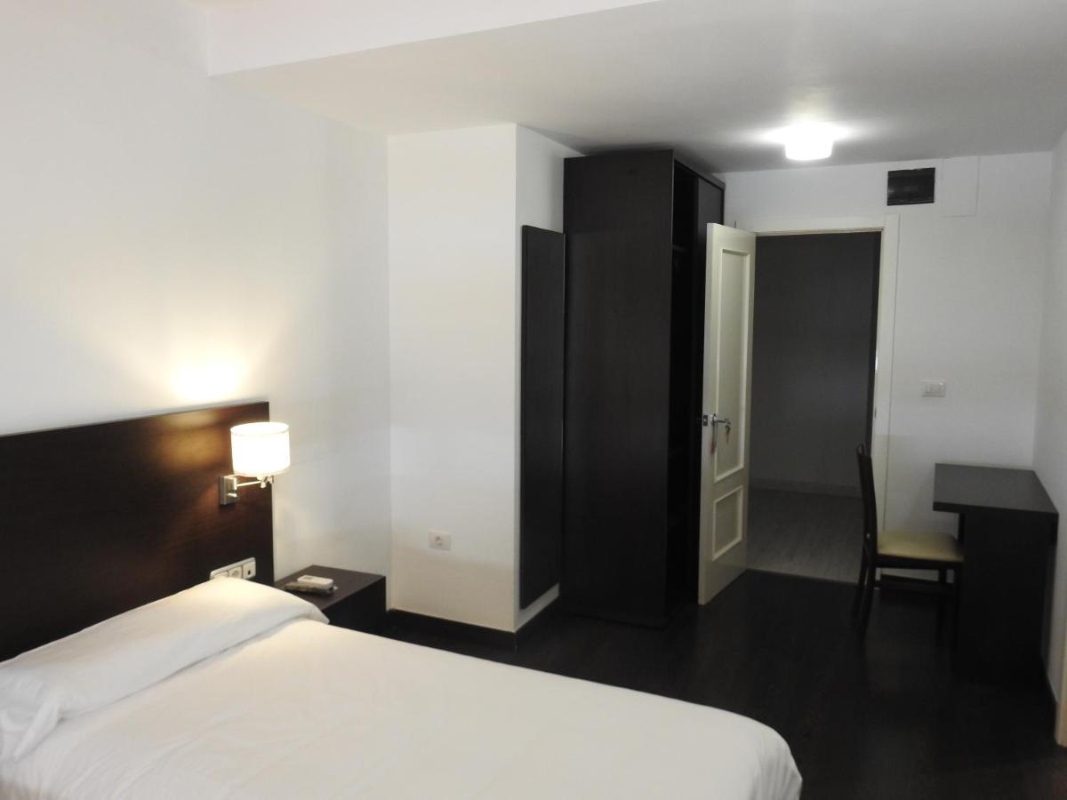 Hostal Meson De Paco Cariñena Buitenkant foto