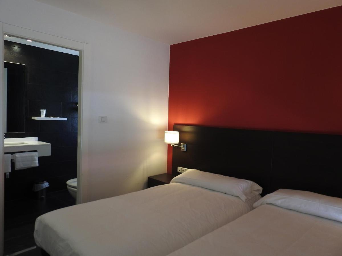 Hostal Meson De Paco Cariñena Buitenkant foto