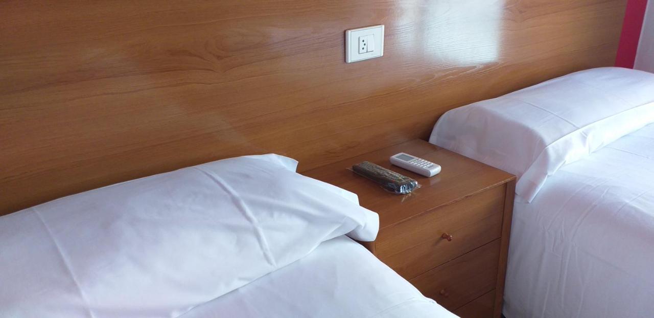 Hostal Meson De Paco Cariñena Buitenkant foto