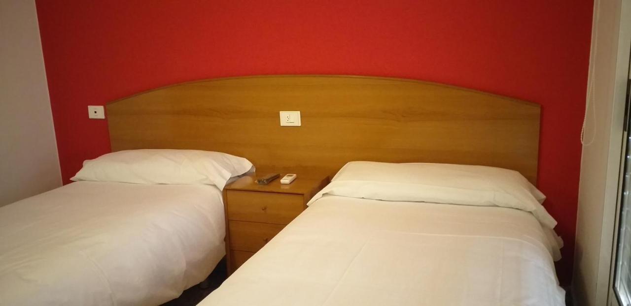 Hostal Meson De Paco Cariñena Buitenkant foto