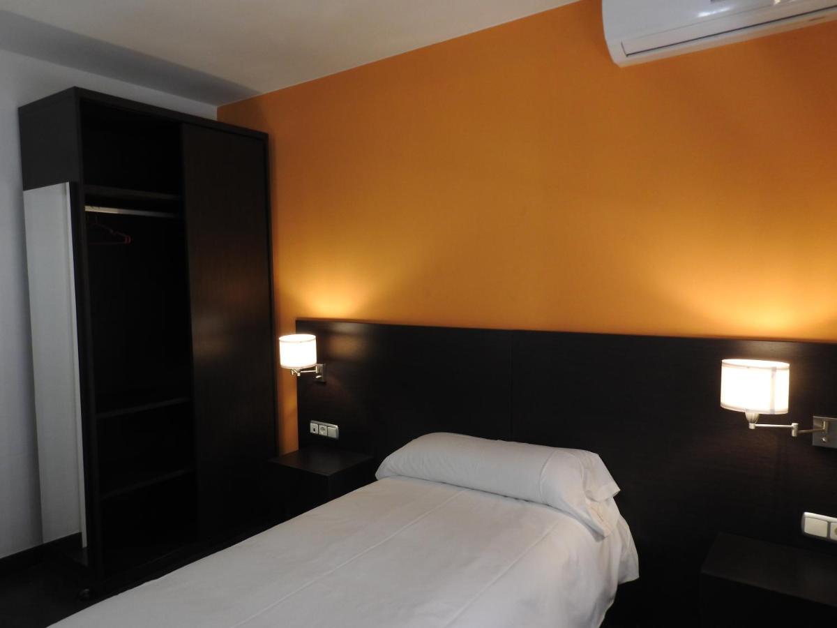 Hostal Meson De Paco Cariñena Buitenkant foto