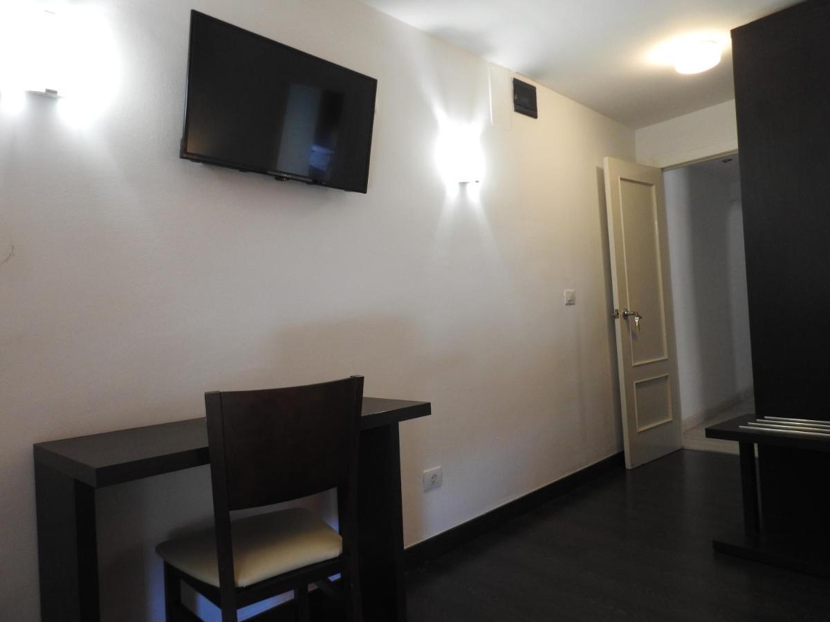 Hostal Meson De Paco Cariñena Buitenkant foto